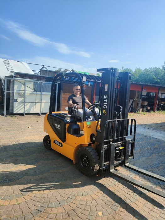 Wózek widłowy elektryczny 2,5 t triplex
