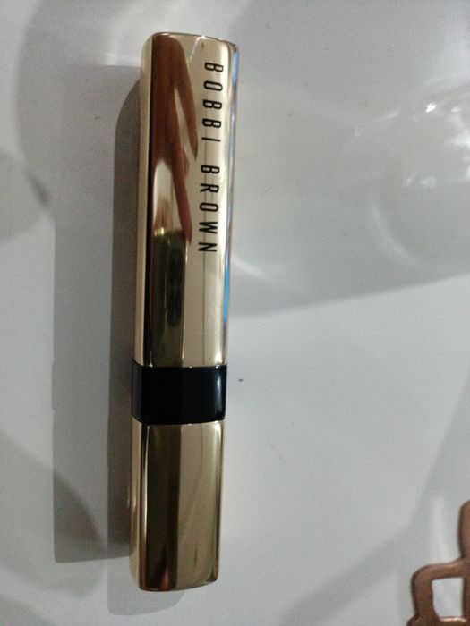 Szminka pomadka Bobbi Brown Luxe Shine Intense kolor Red Stiletto NOWA