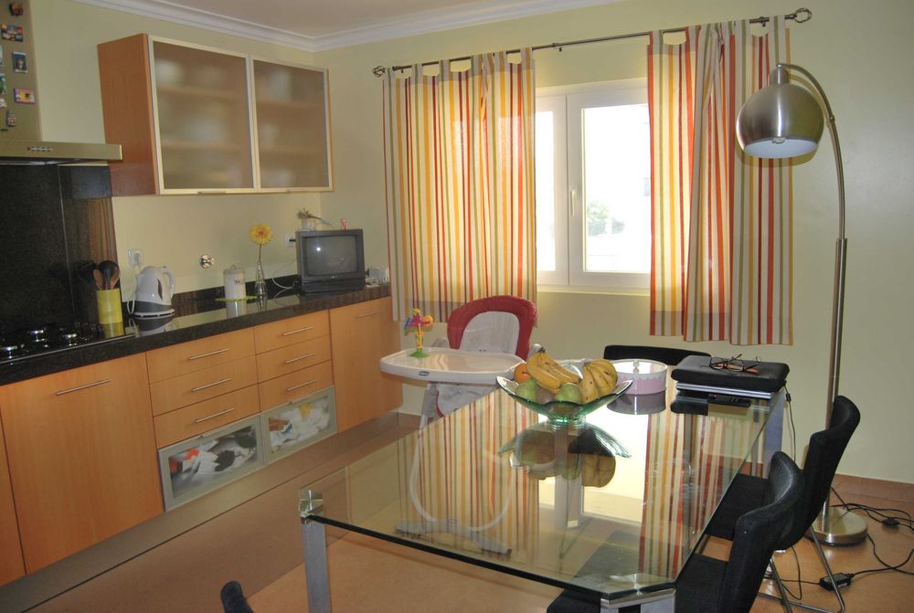 Moradia T4 Mobilada junto ao Oeiraspark e acesso A5