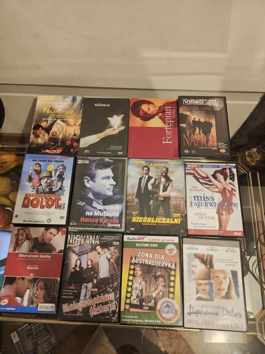 12 filmów na DVD