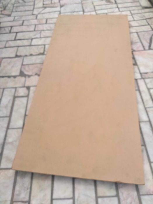 Espuma de 10cm com 1,83m por 0,81m com respectivo estrado com rodinhas