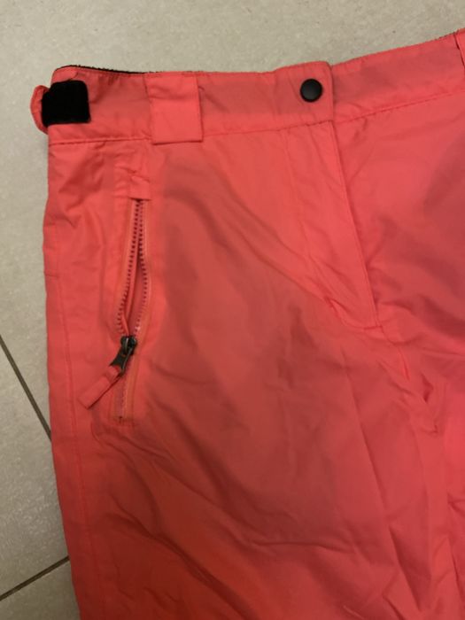 Отдам бесплатно горнолыжные  штаны р С для девочки