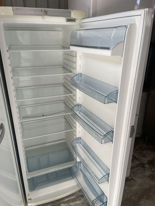 Холодильник + морозильна камера від концерну Electrolux ( А200604 )