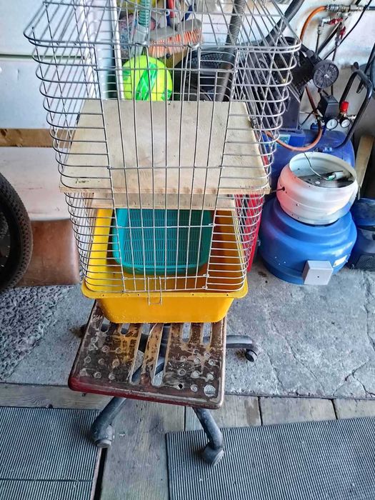 Продам велику клітку для гризунів