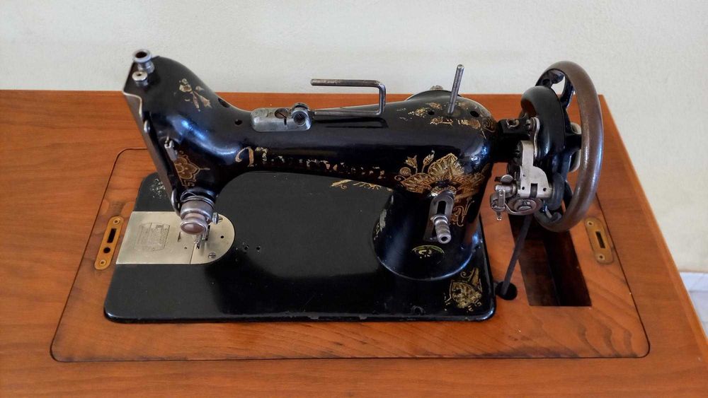 Máquina de costura mecânica Naumann