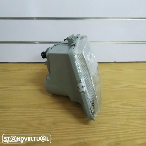 Farol Mercedes Vito modelo:  novo