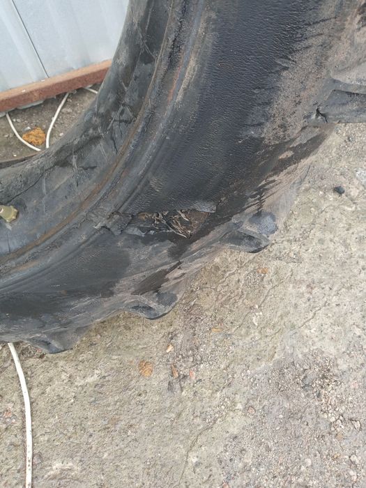 Продам  шини 15.5 R 38. Ціна за  2шт
Є пошкодженя на фото видно
Залишо