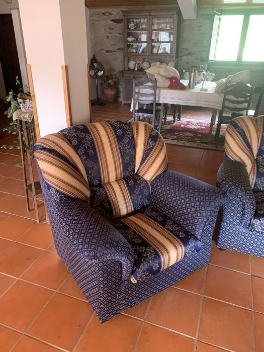 Sofás de sala 2 cadeirões de um lugar e 1 sofá de dois lugares