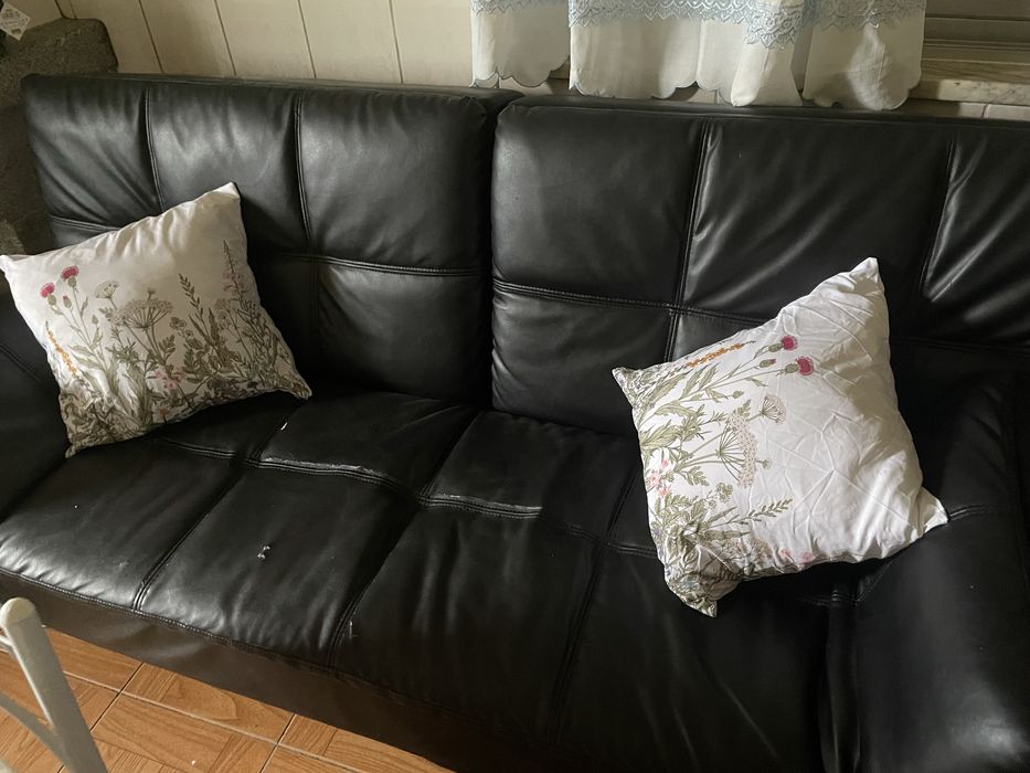 Sofá de pele preto