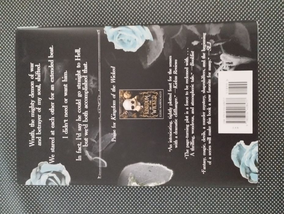 "Kingdom of the cursed" em capa dura