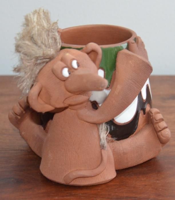 **Porta-canetas/Porta-lápis em cerâmica – Origem: Lituânia