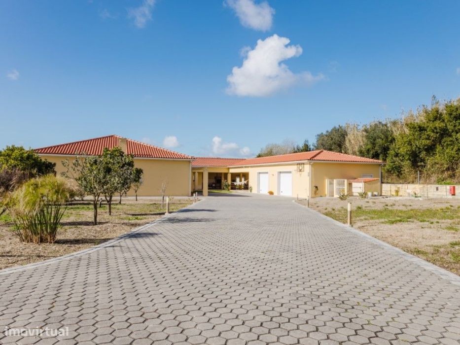 For Sale: Stunning T4 Single-Storey House with Breathtaking Views