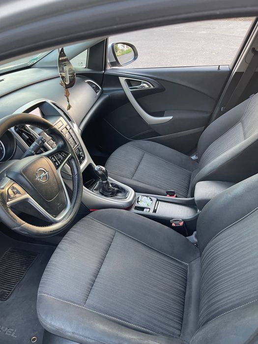 Автомобіль Opel Astra J