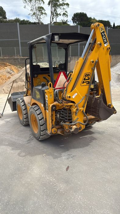 Vende-se Maquina Mini-Retroescavadora JCB - 1CX