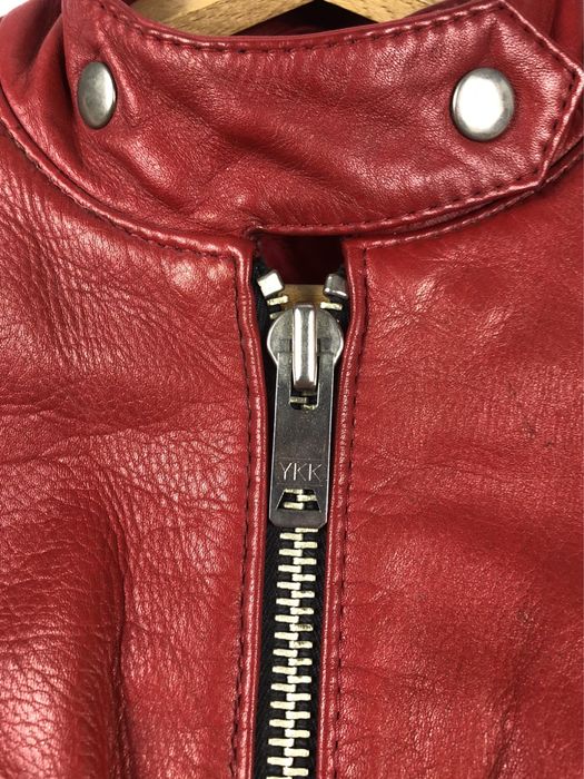 Czerwona damska skórzana kurtka motocyklówka z długim rękawem