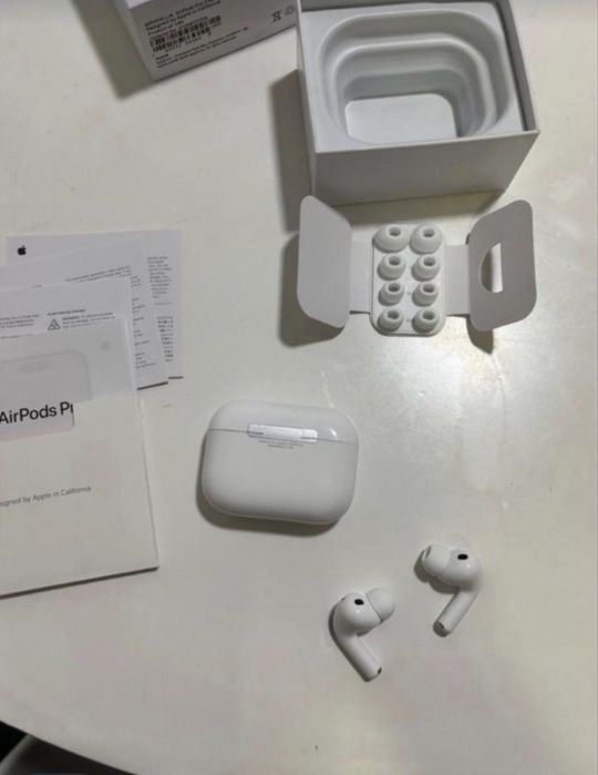 AirPods Pro 3 - Apple. Novos com todos os acessórios.