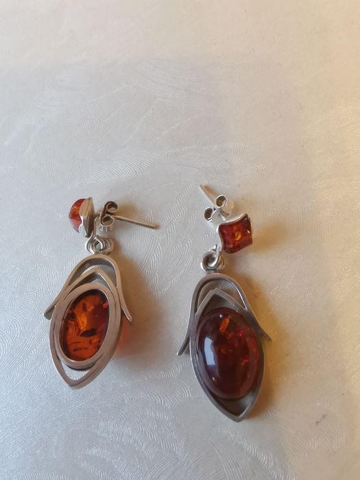 Srebrne kolczyki z bursztynem