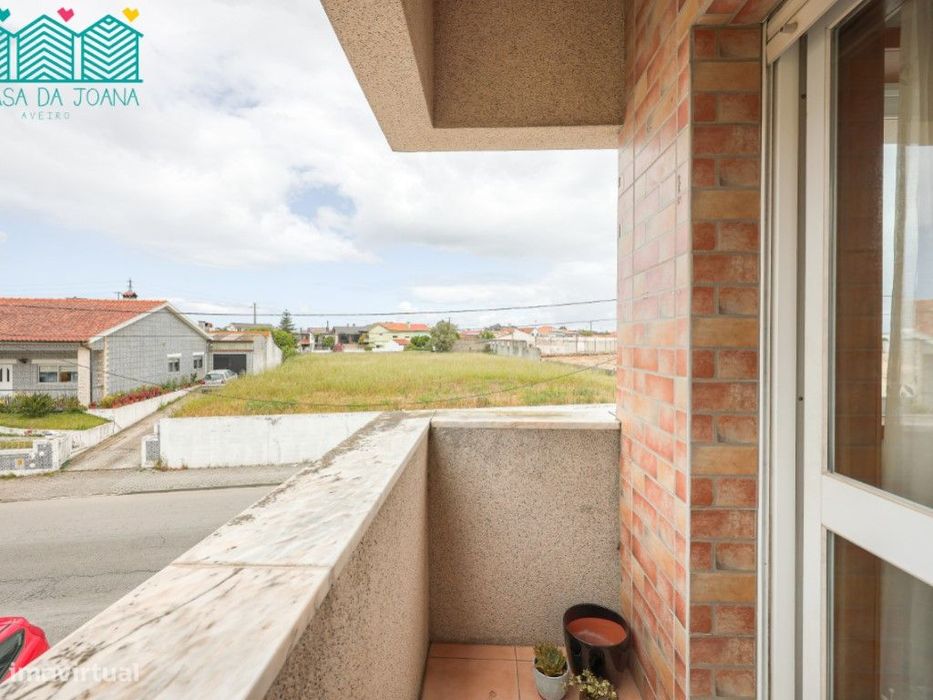 Apartamento T2 com Lugar de Garagem em Esgueira