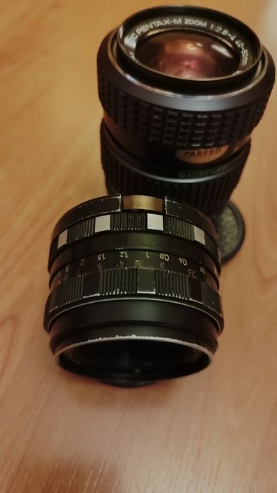 Об'єктив SMC Pentax-M ZOOM 2,8-4 40-80mm та Pentacon 1,8/50 mm auto