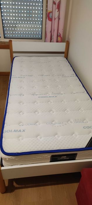 Cama de solteiro com colchão