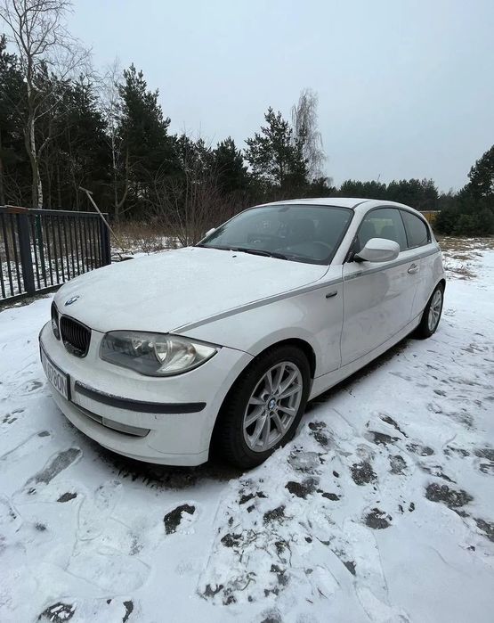 BMW Seria 1 Syndyk sprzeda 1/2 samochodu osobowego marki BMW Seria 1 116i