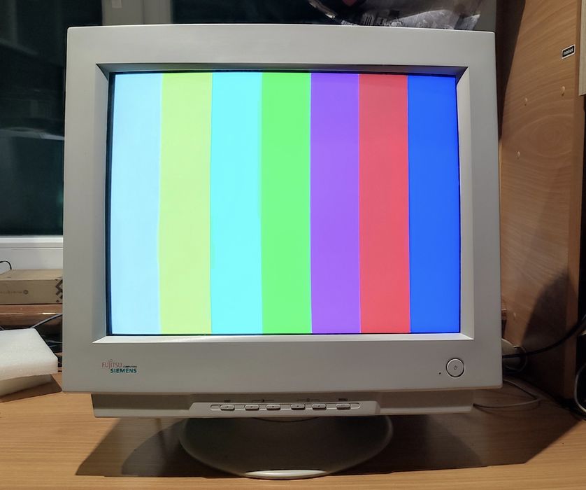 Професійний 21 CRT монітор Fujitsu-Siemens ScenicView 21P4