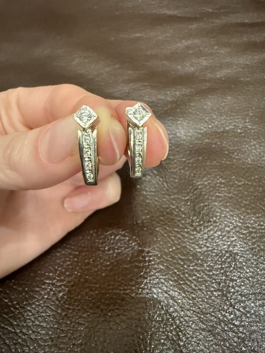 Золотые серьги с бриллиантами