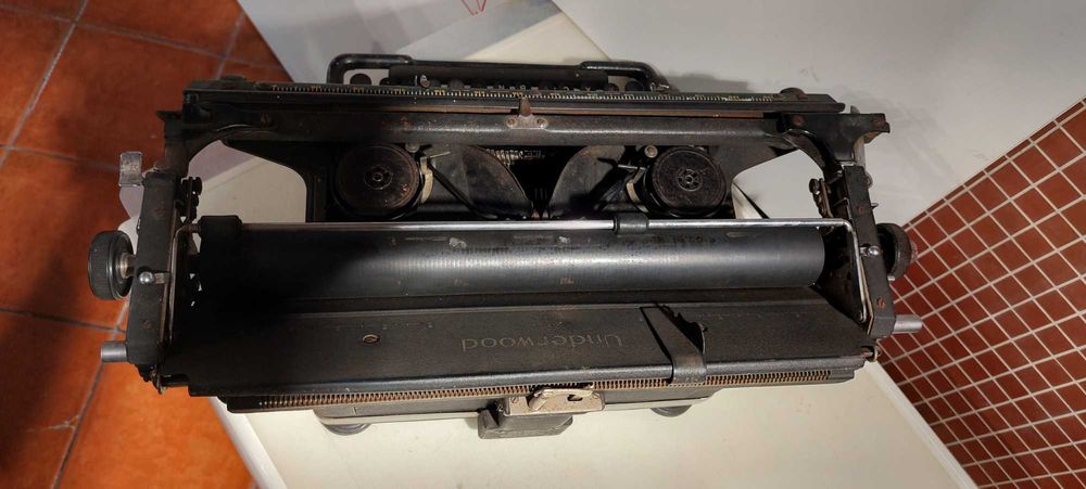 SALDOS - Para desocupar - Máquina Escrever UnderWood Standard