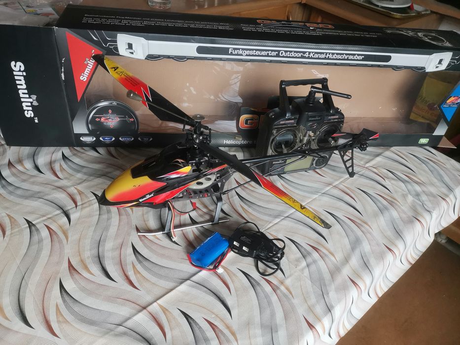 Helikopter zdalnie sterowany.