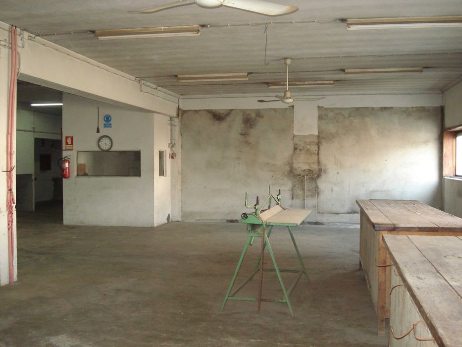 Imóveis → Estabelecimentos Comerciais → Arrendar → Armazéns / Oficinas / Espaços Industriais