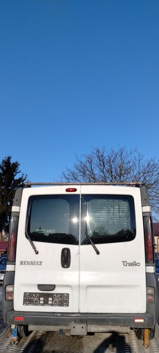 Renault Trafic tylne drzwi skrzydełka inne części