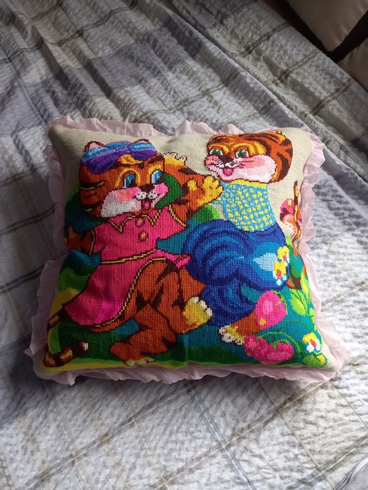 Подушки ручна робота.