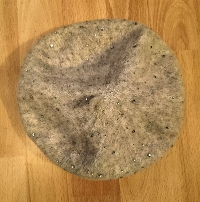 Beret damski z błyskotkami