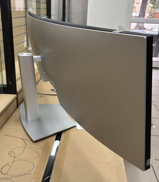 Dell UltraSharp 49 Curved USB-C Hub Monitor