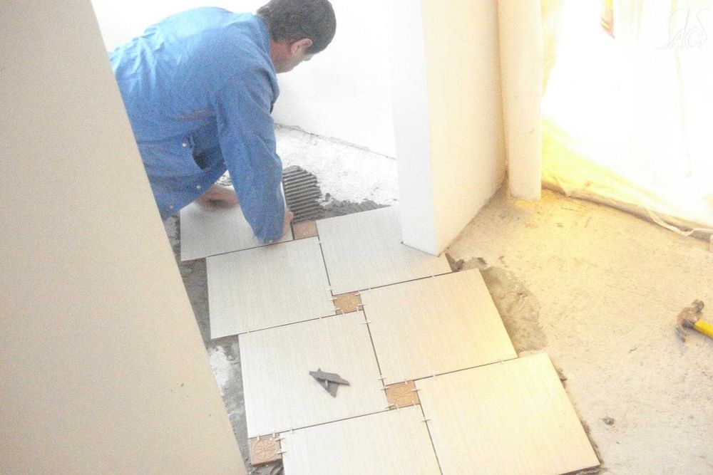 Executamos serviços profissionais de montagem, instalação, colocação, reparação e acabamento de pavimentos, para obras de remodelações e reabilitações