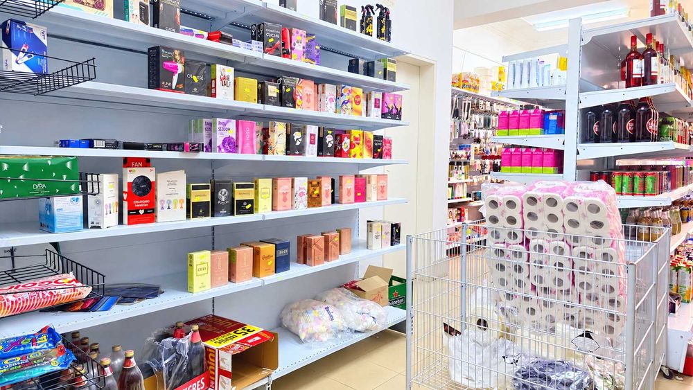 Mercado Mercearia em pleno funcionamento em campolide