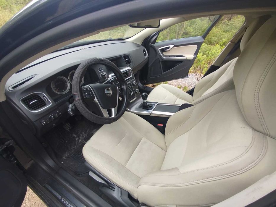 Volvo v60 momentum 2011