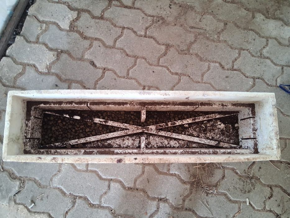 Floreira branca esferovite 36l