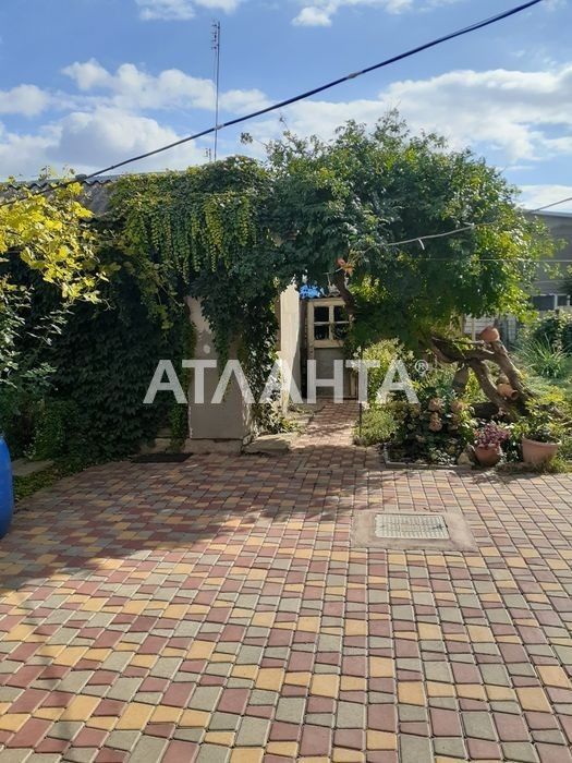 Продам 2 дома на одном участке в центре Ленпосёлка, 10 соток земли