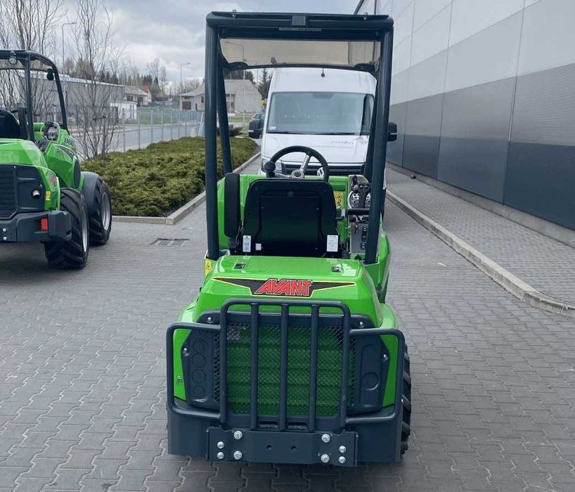 Miniładowarka Avant E527 elektryczna wyprzedaż rocznika