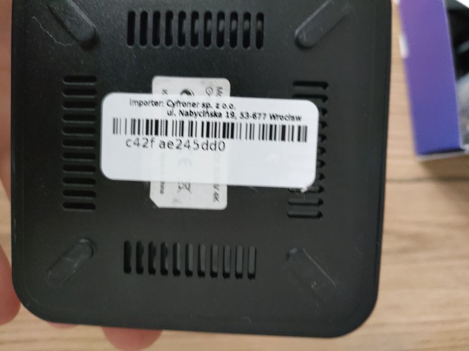 Dekoder Korbox SOIAV 4K, pilot i zasilacz w zestawie
