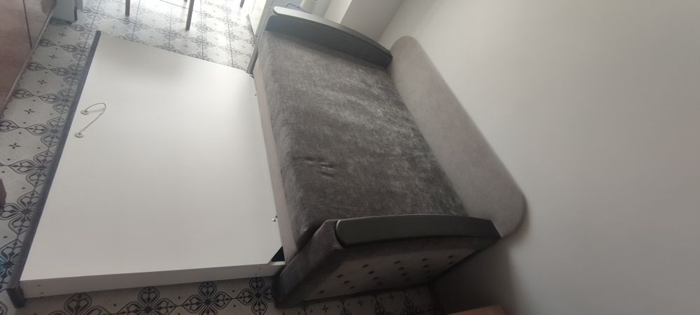 Розкладний диван-ліжко з ящиком для білизни