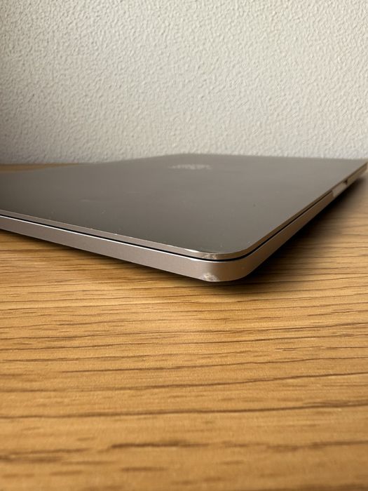 MacBook Pro M2 (2022) – 8GB / 256GB 13”