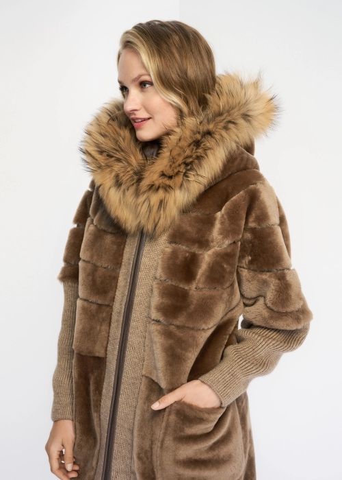 Kożuch z wełnianym rekawem i futrem z lisa