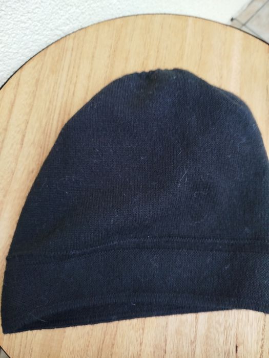 Czapka z wełny Merino czarna prosta okazja