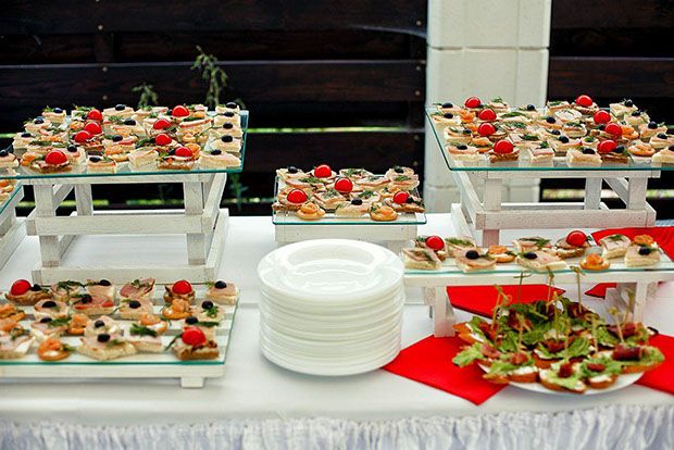 Послуги кухаря, офіціанта на ваше свято: 4000 грн(4 години) .Кейтеринг