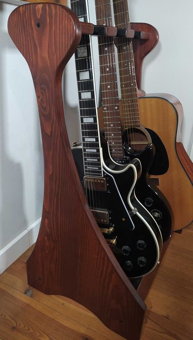 Ręcznie wykonany stojak/statyw na 3 gitary –  drewno sosnowe