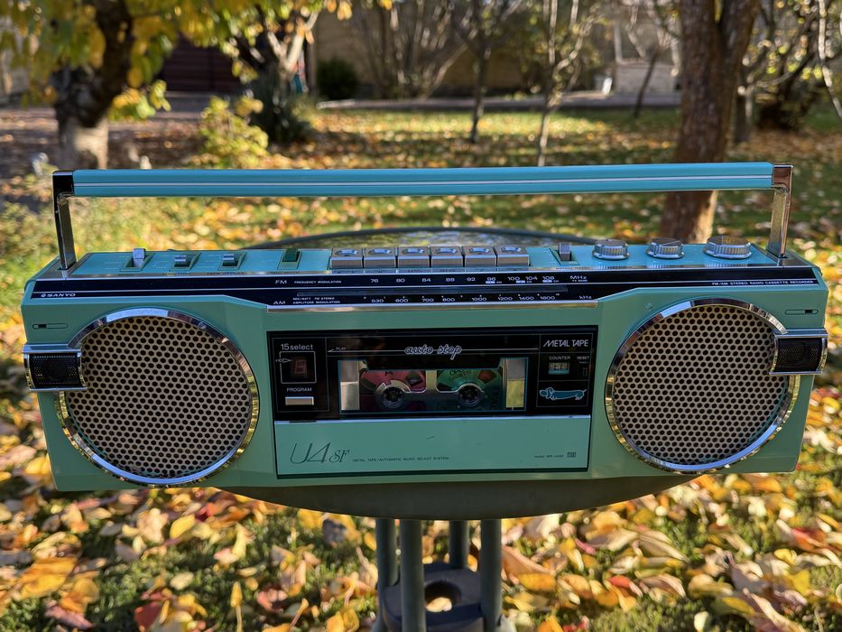 Продам магнитолу Sanyo U4 SF