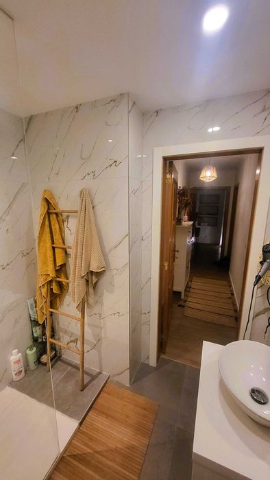 Arrenda-se T2 totalmente renovado