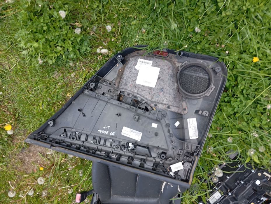 Boczek tapicerka drzwi tył lewy Volkswagen Passat B7 Sedan